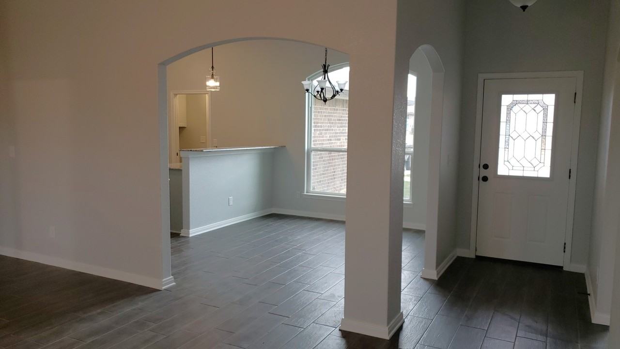 5207 Primavera Ln - Photo 4 of 28