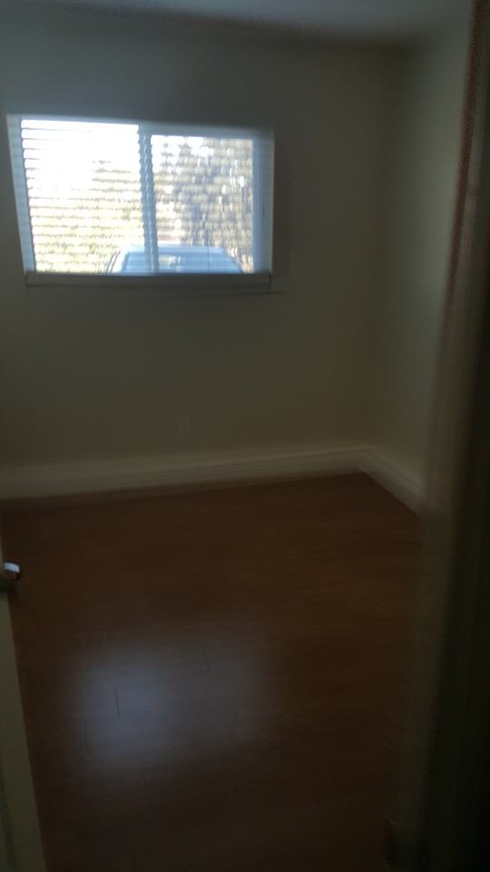 811 2nd St #B - Photo 3 of 10