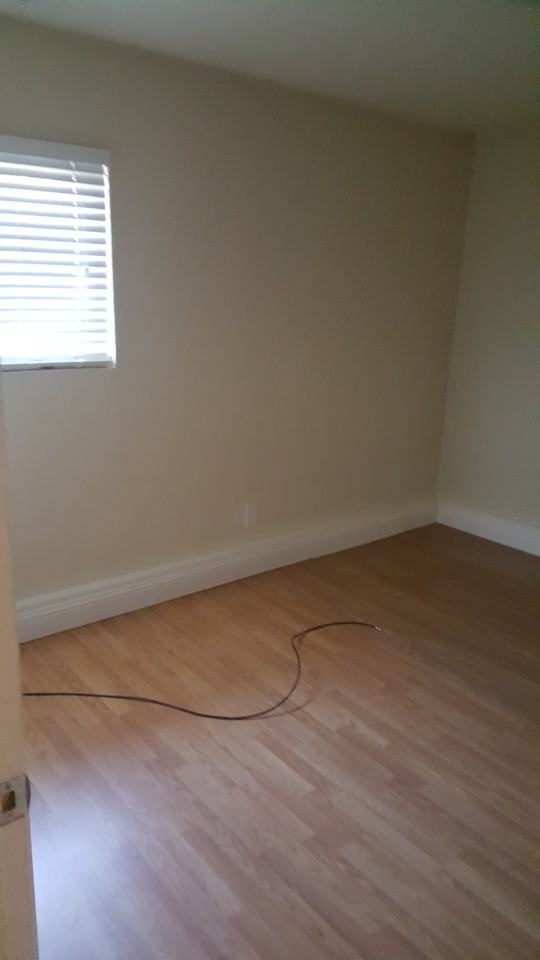 811 2nd St #B - Photo 5 of 10