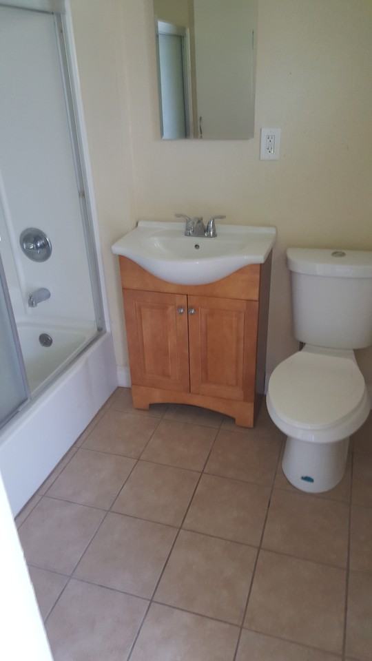 811 2nd St #B - Photo 7 of 10