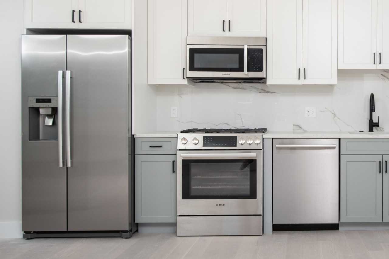 425 Border St #305 - Photo 2 of 20