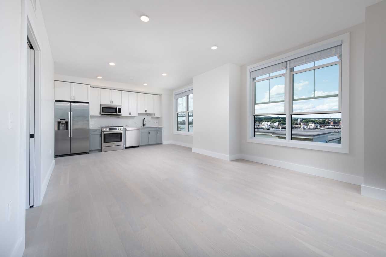 425 Border St #305 - Photo 4 of 20