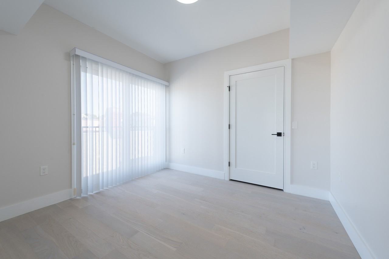 425 Border St #305 - Photo 6 of 20