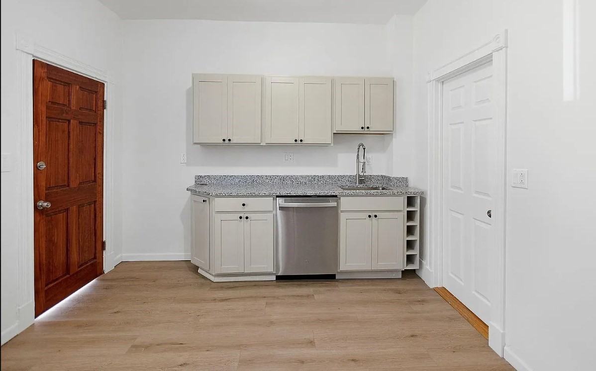 871 Huntington Ave #1 - Photo 4 of 15