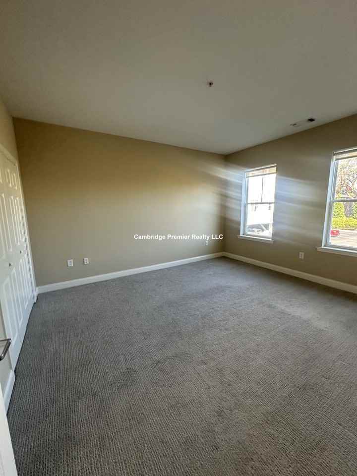 Valley St #401 - Photo 2 of 15