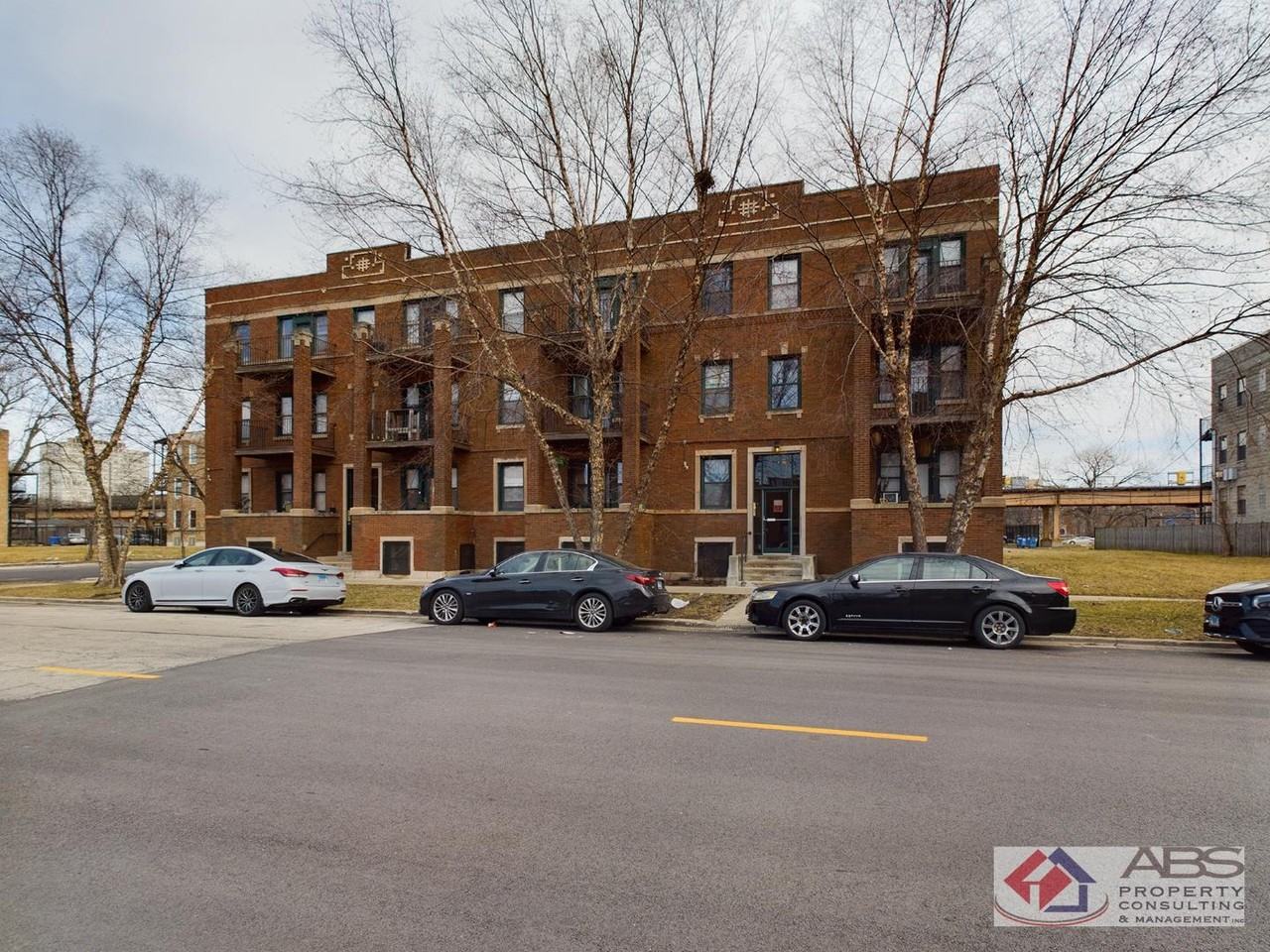 5005 S Prairie Ave - Photo 2 of 12