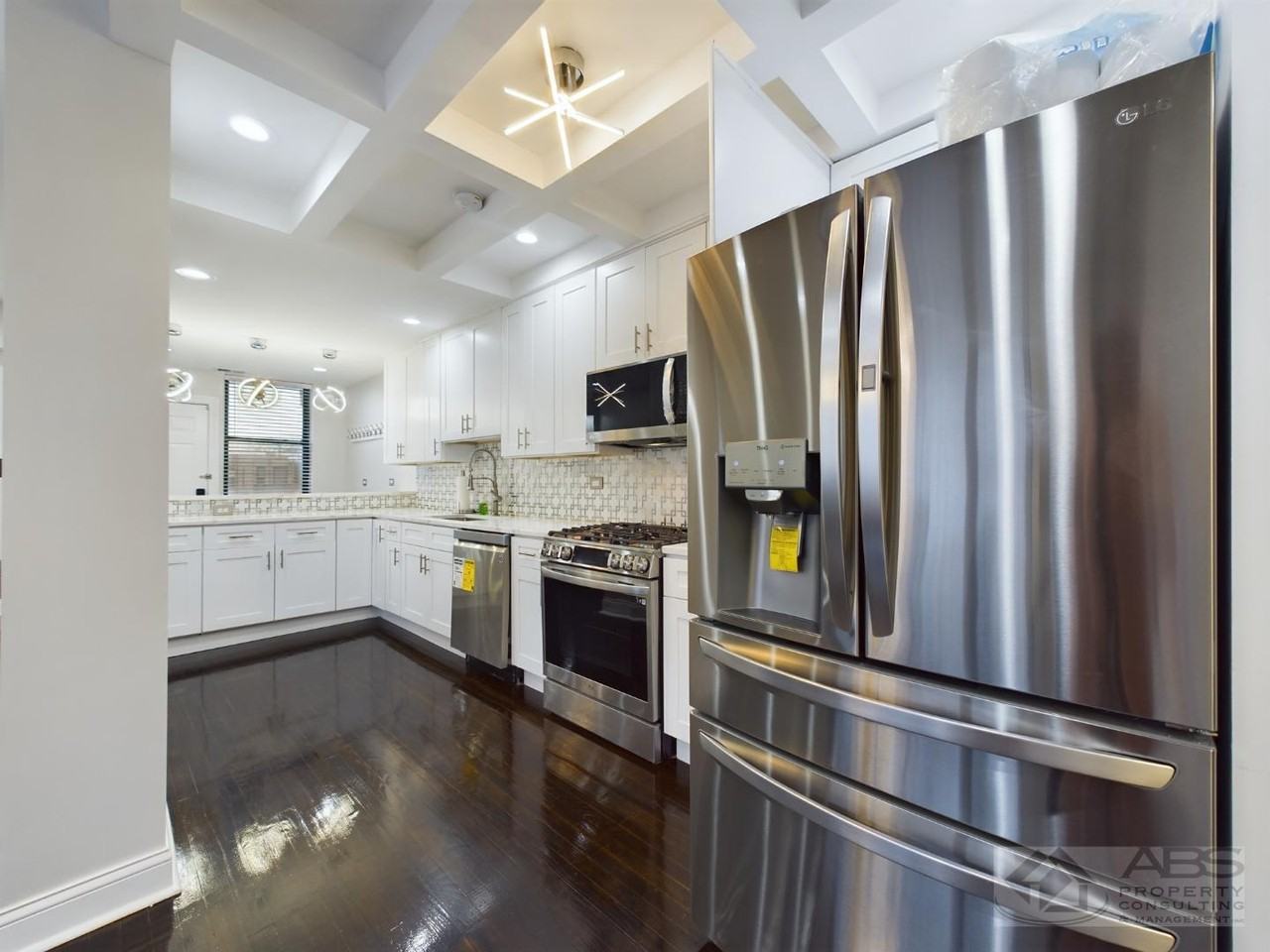 5005 S Prairie Ave - Photo 3 of 12