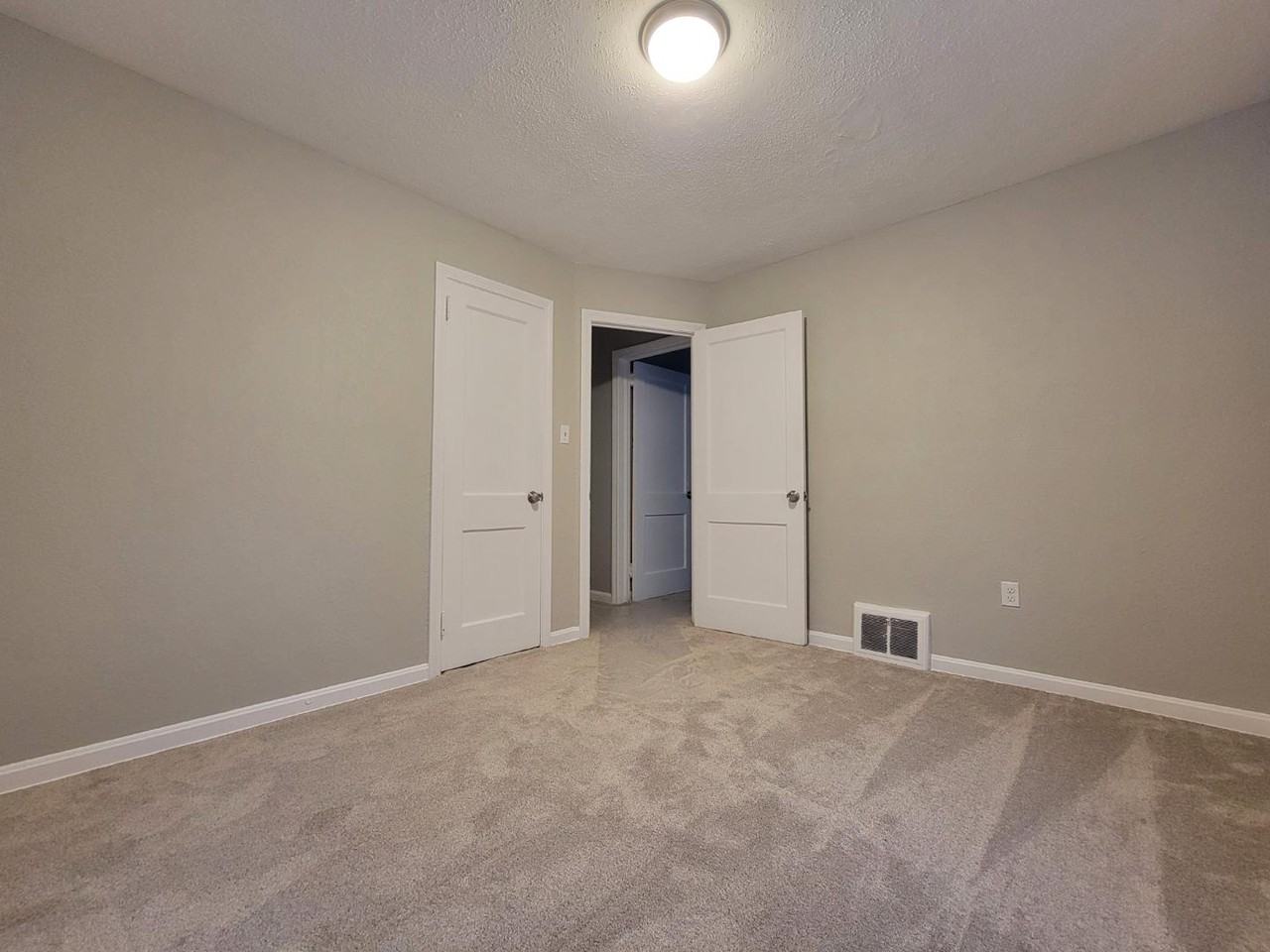 1163 Greenwood Ave - Photo 5 of 7