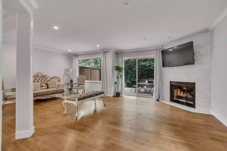 5853 Grousewoods Cres - Photo 3 of 25