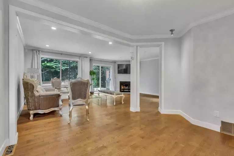 5853 Grousewoods Cres - Photo 4 of 25