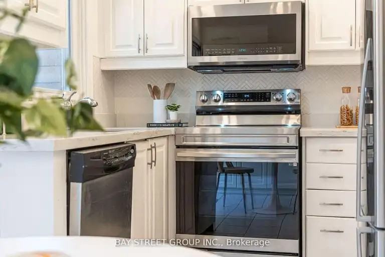 228 Shuter St - Photo 3 of 11