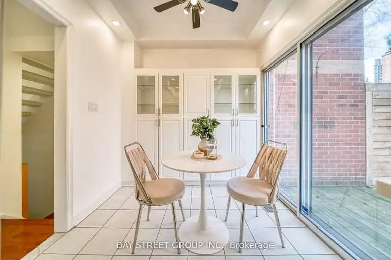 228 Shuter St - Photo 4 of 11