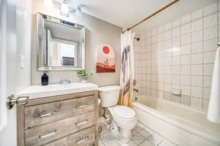 228 Shuter St - Photo 6 of 11