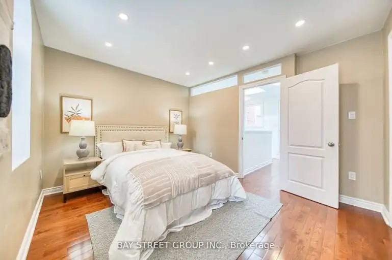 228 Shuter St - Photo 7 of 11