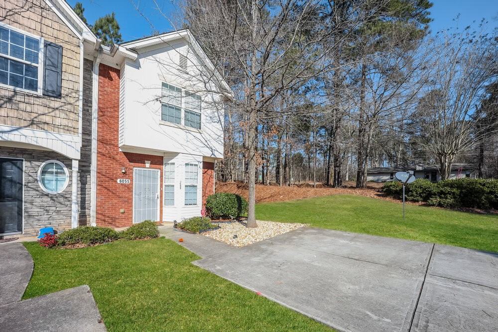 6055 Camden Forrest Dr - Photo 2 of 25