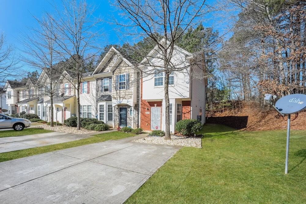 6055 Camden Forrest Dr - Photo 3 of 25