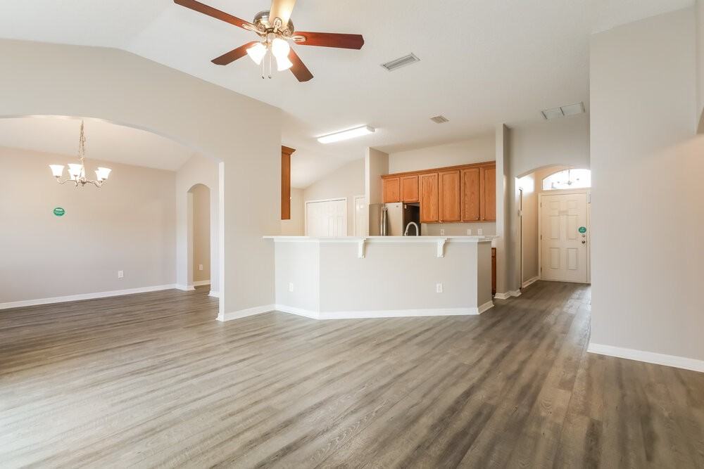 2704 Creekfront Dr - Photo 3 of 14