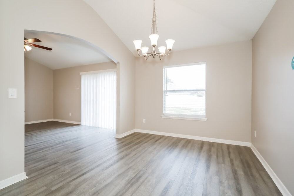 2704 Creekfront Dr - Photo 4 of 14