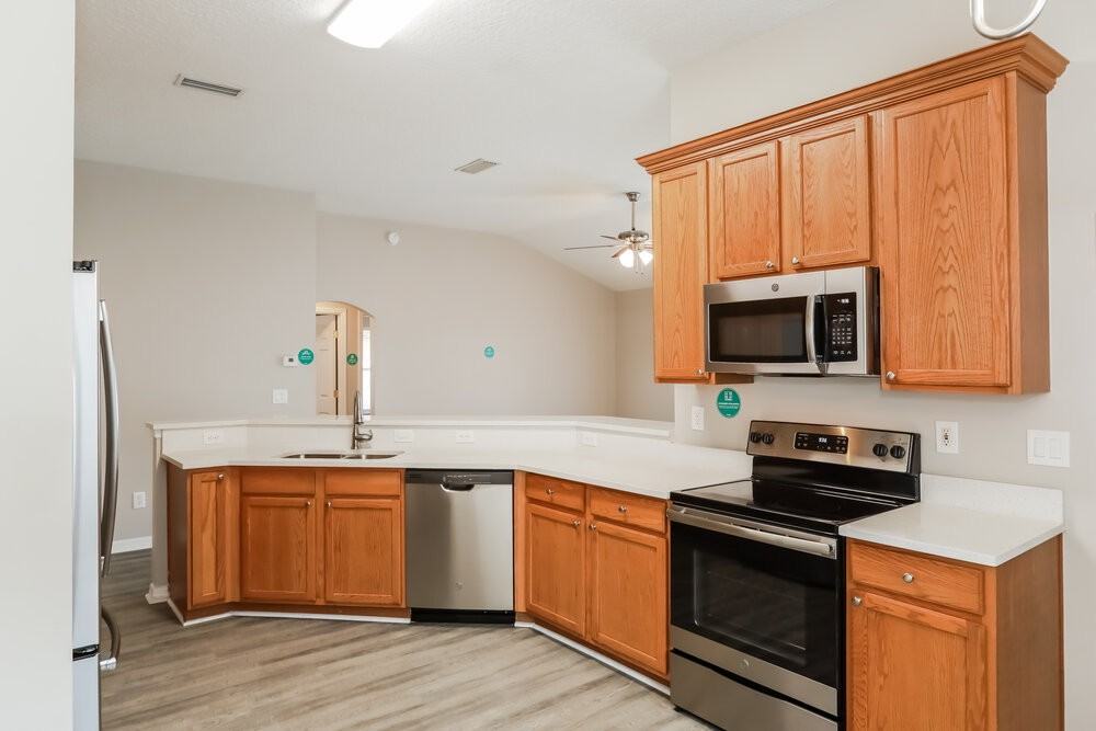 2704 Creekfront Dr - Photo 5 of 14