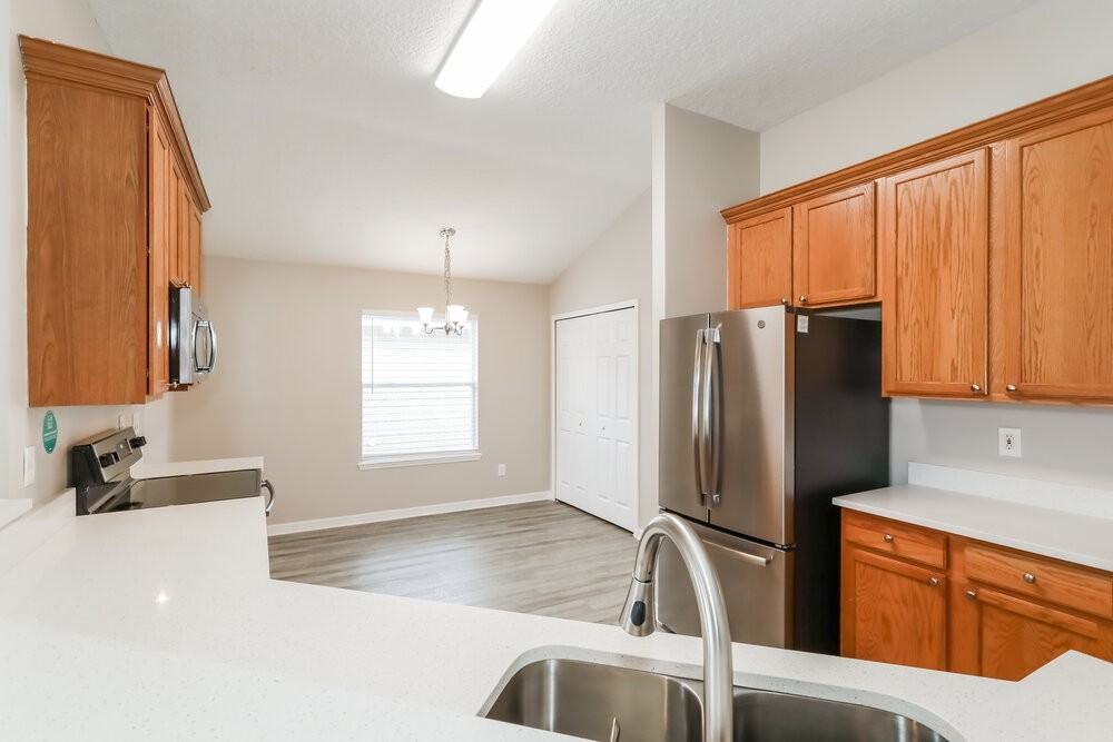 2704 Creekfront Dr - Photo 6 of 14