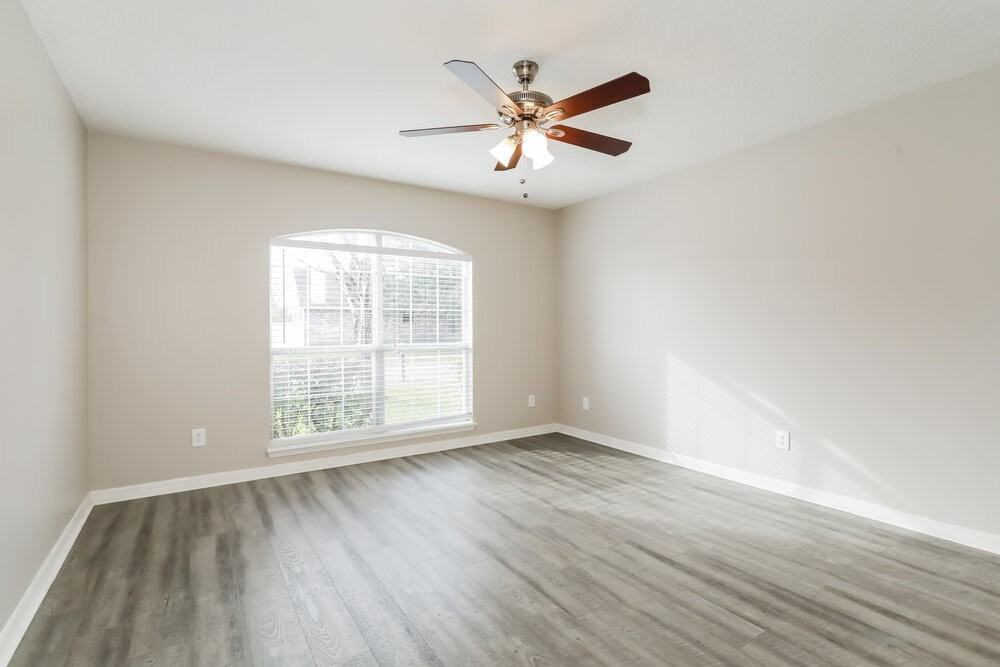 2704 Creekfront Dr - Photo 7 of 14