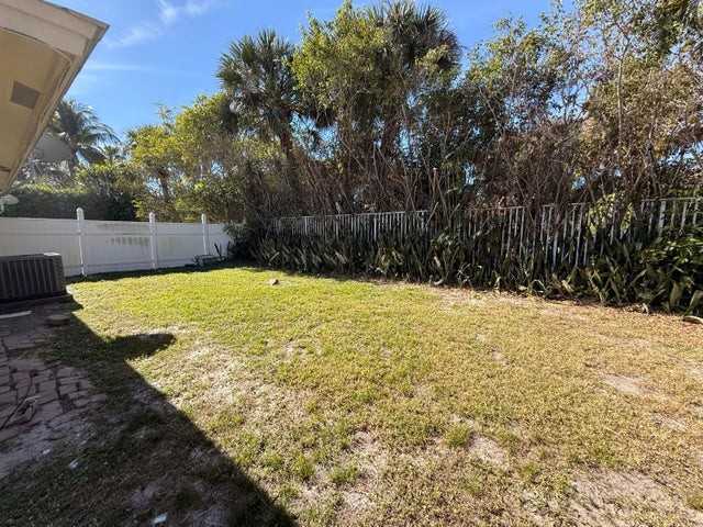 6797 Northeast 7th Avenue - Photo 3 of 7