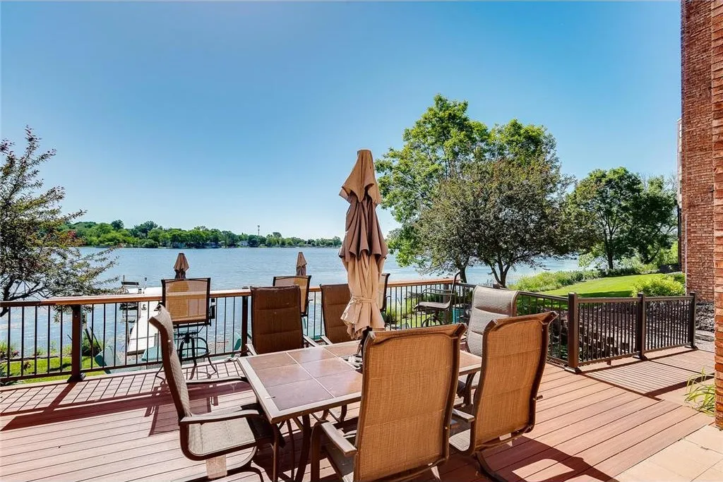 329 Geneva Ave N #204 - Photo 4 of 27