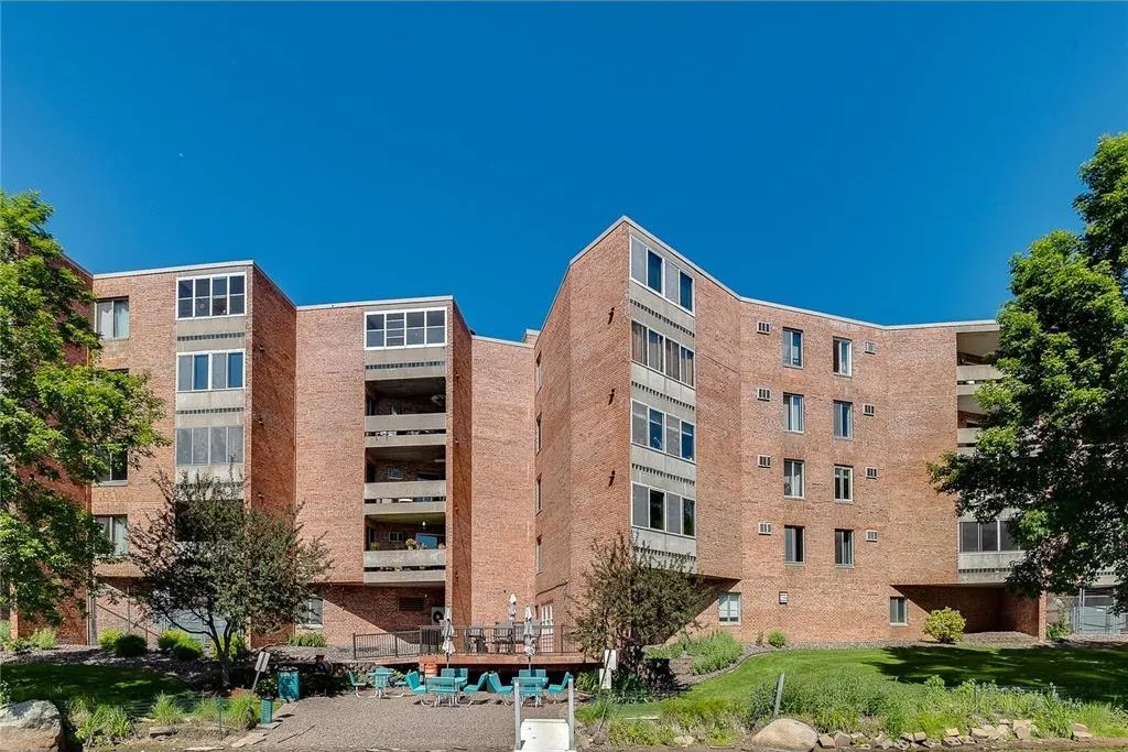 329 Geneva Ave N #204 - Photo 6 of 27