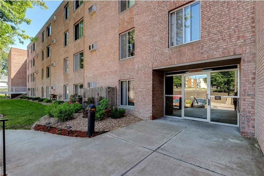 329 Geneva Ave N #204 - Photo 7 of 27