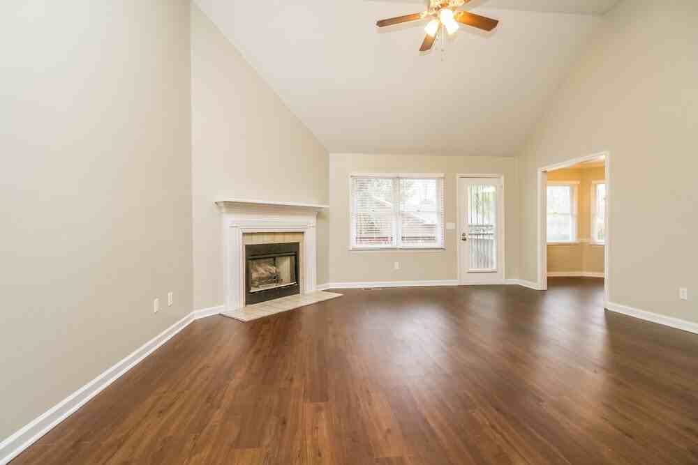 2140 Liberty Dr - Photo 2 of 18