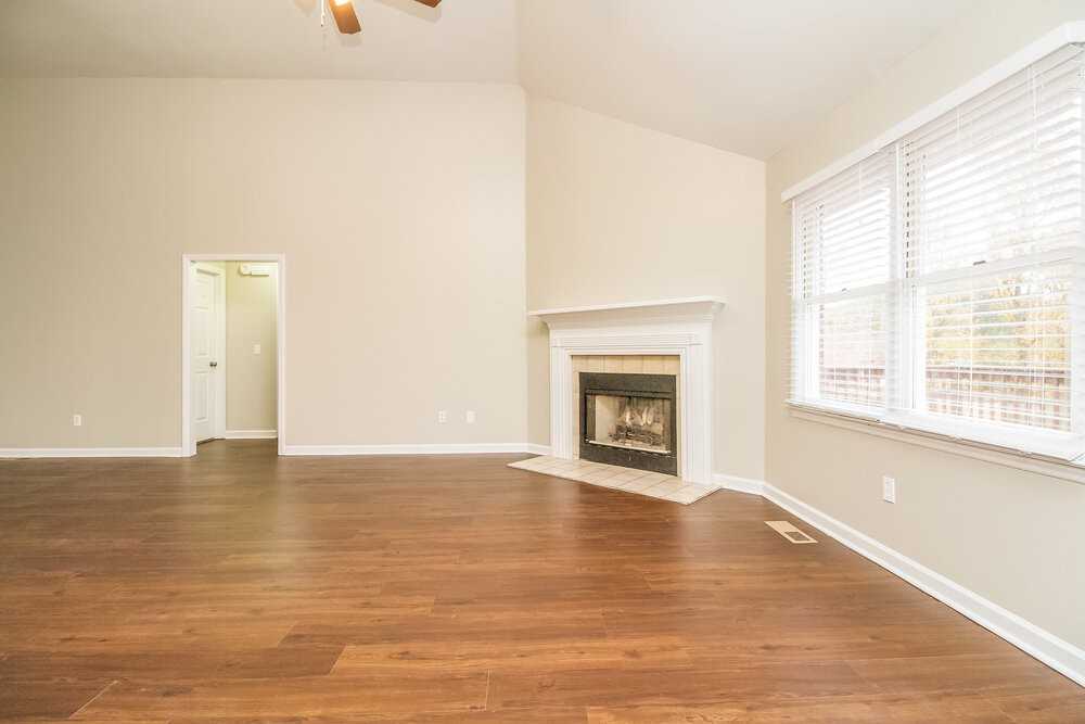 2140 Liberty Dr - Photo 3 of 18