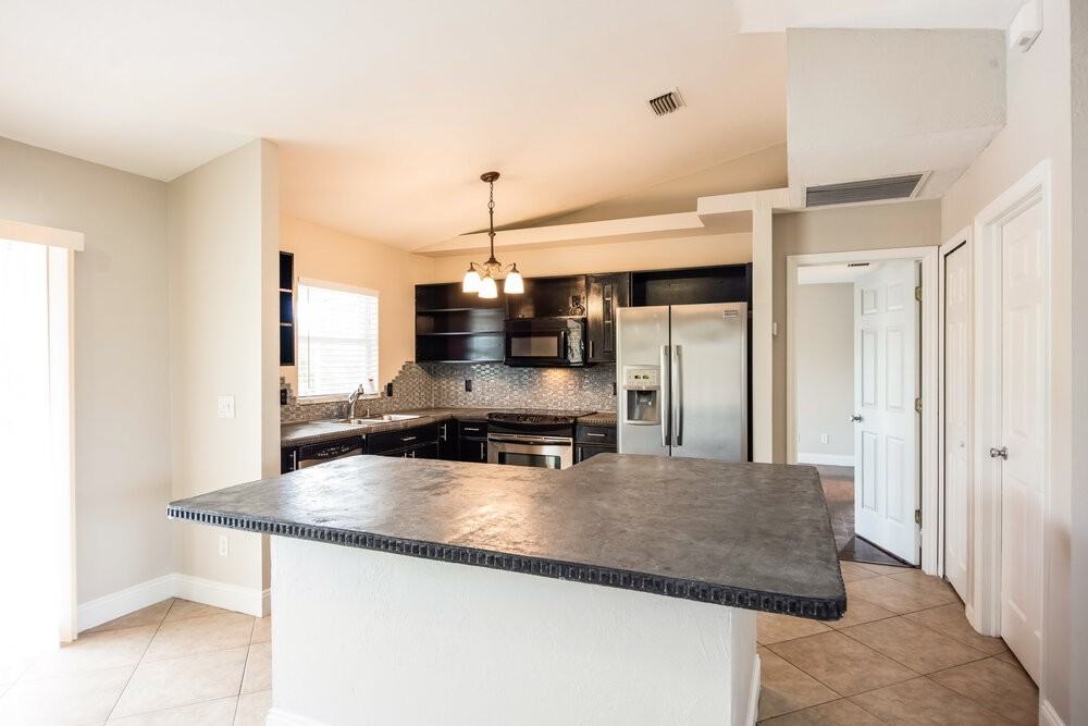 811 Sw 14th Pl - Photo 5 of 14