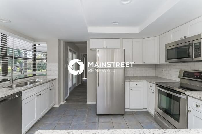 8055 Wooden Dr - Photo 5 of 16