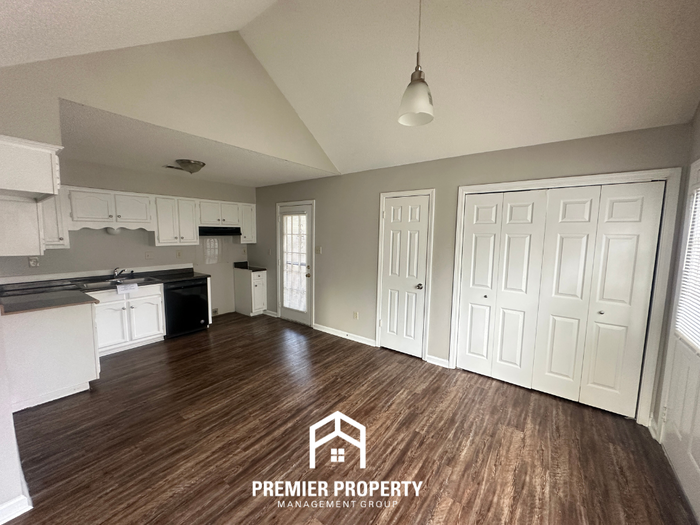 6490 Trysting Oak Dr - Photo 4 of 21