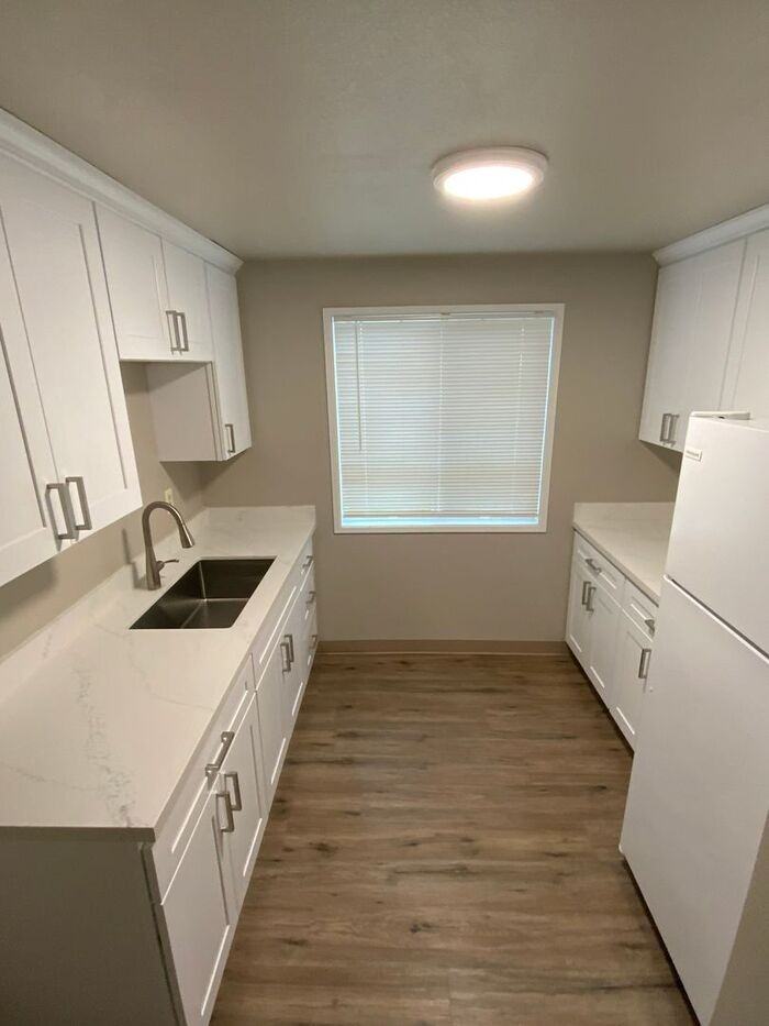 1603 Wood Ave - Photo 6 of 17