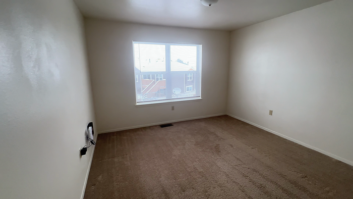 1316 Dakota Dr - Photo 5 of 14