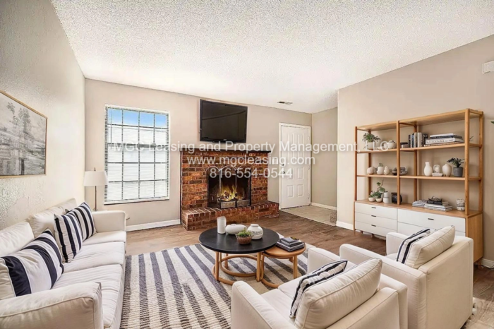 238 Nw Woods Chapel Rd - Photo 3 of 20