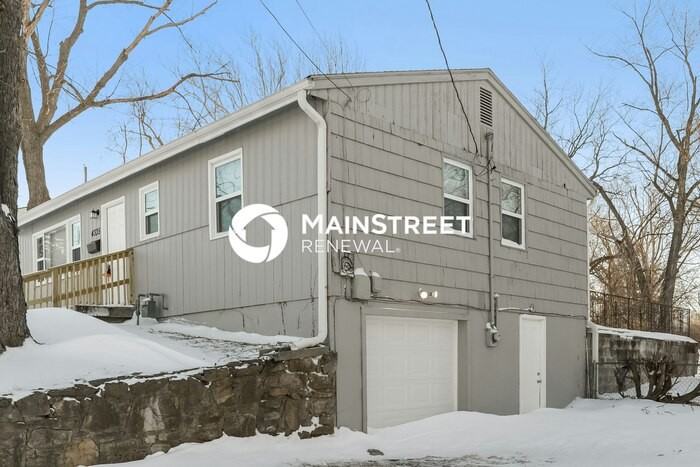 4335 Yecker Ave - Photo 4 of 17