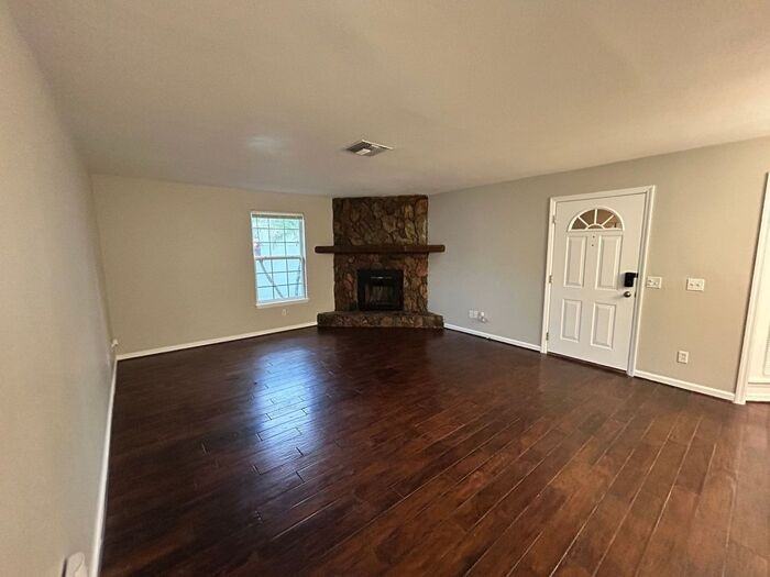 404 Belmont St - Photo 3 of 19