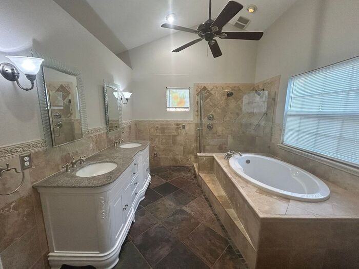 404 Belmont St - Photo 5 of 19