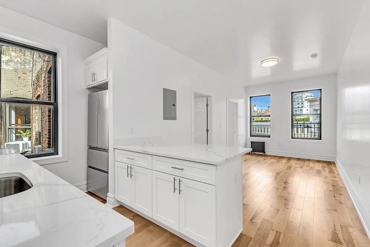 160 Waverly Pl #24 - Photo 6 of 8