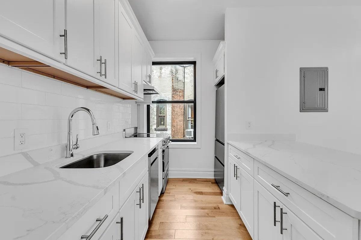 160 Waverly Pl #24 - Photo 7 of 8