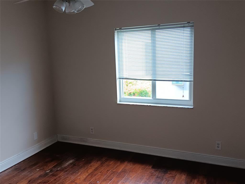 1306 Southwest 44th Terrace - Photo 5 of 7