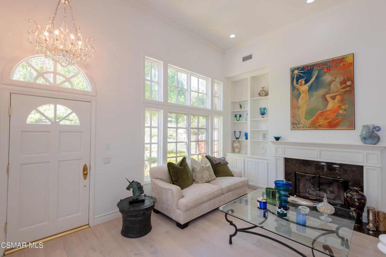 2443 Swanfield Ct - Photo 2 of 13