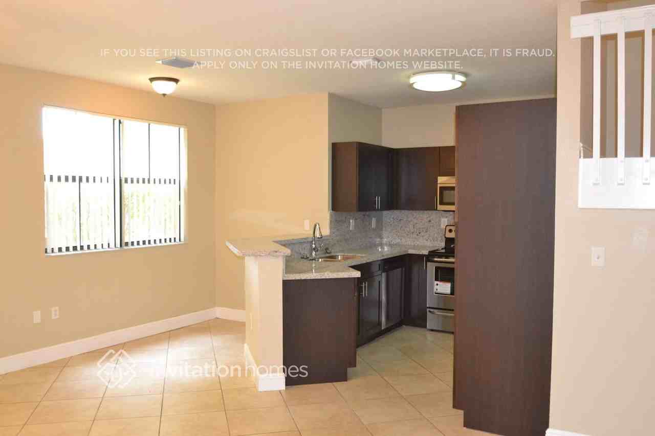 3720 Sw 69th Ave - Photo 6 of 14