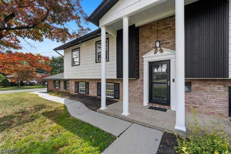 418 Liggett Blvd - Photo 4 of 43