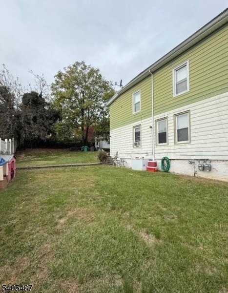 437 Morrissee Ave - Photo 3 of 4