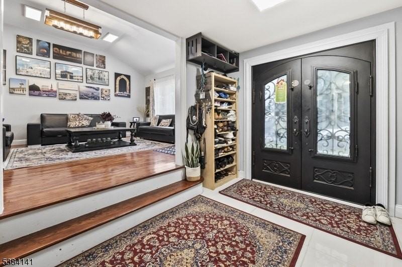 231 Starmond Ave - Photo 5 of 32