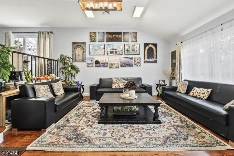 231 Starmond Ave - Photo 6 of 32