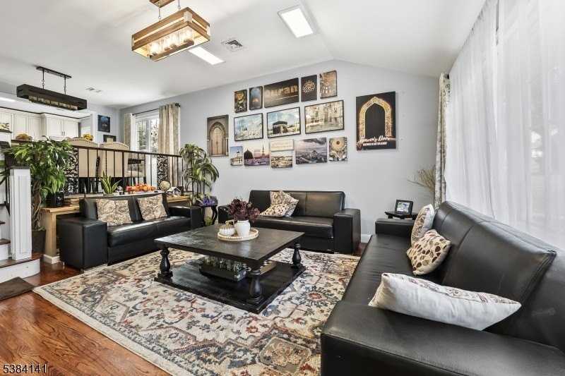 231 Starmond Ave - Photo 7 of 32